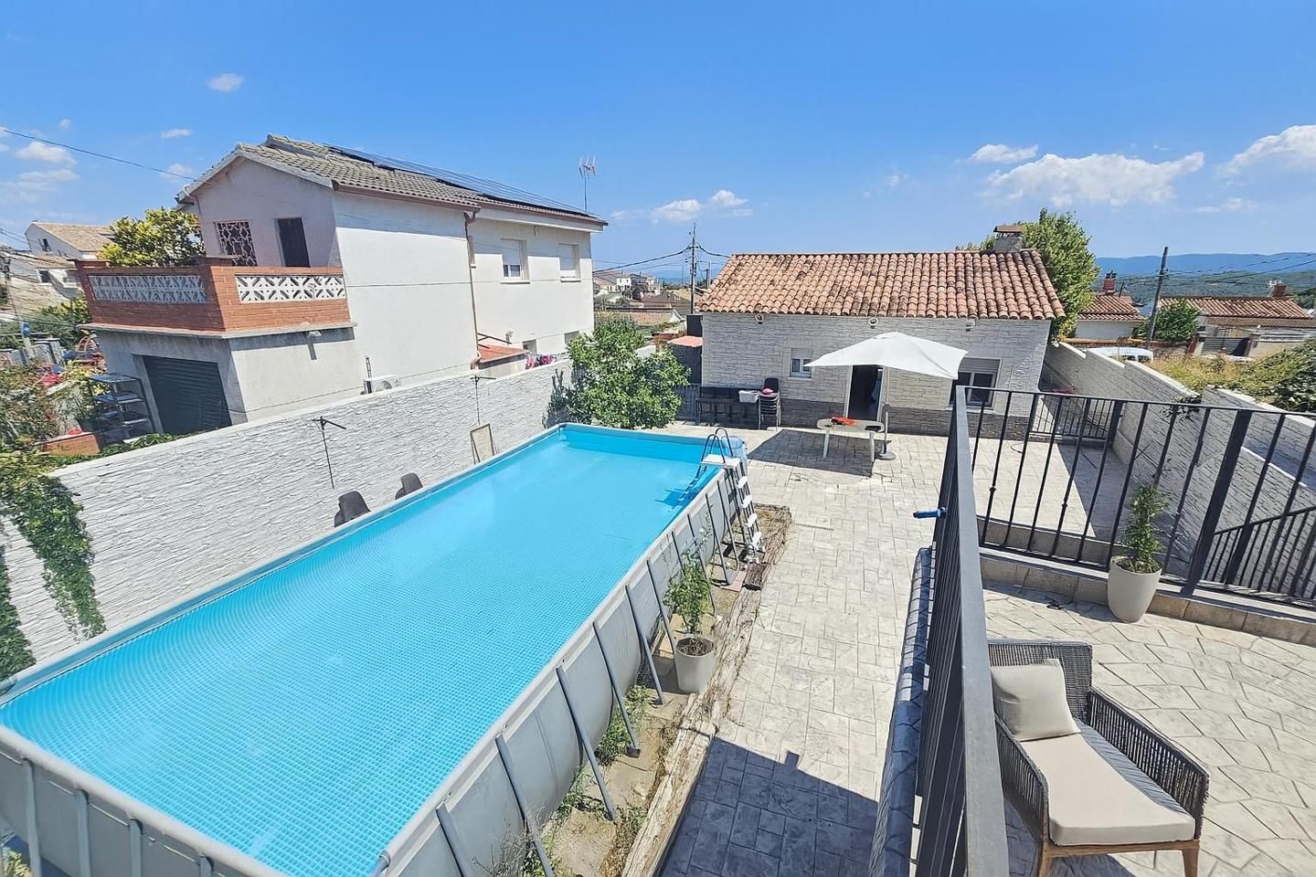Piscina de Casa o xalet en venda en Esparreguera amb Jardí privat, Terrassa i Traster