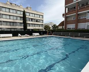 Piscina de Apartament en venda en Vilanova i la Geltrú amb Piscina, Forn i Microones