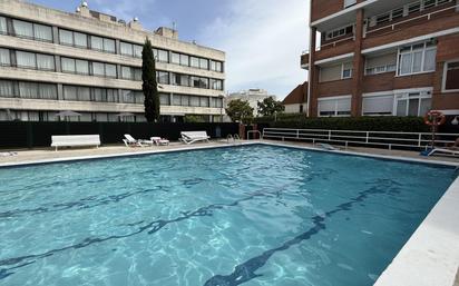 Piscina de Apartament en venda en Vilanova i la Geltrú amb Piscina, Forn i Microones