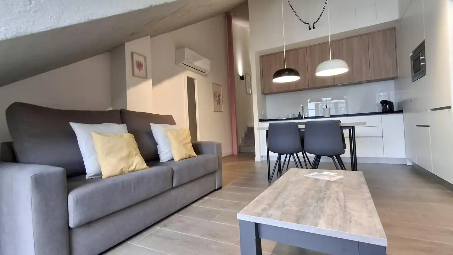 Wohnzimmer von Wohnung zur Miete in A Coruña Capital  mit Klimaanlage und Möbliert