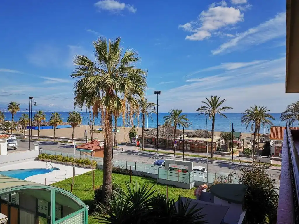 Vista exterior de Estudio en venta en Torremolinos con Amueblado y Piscina comunitaria