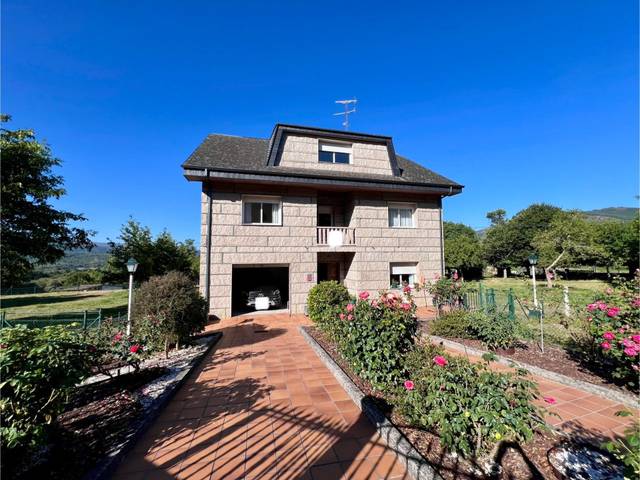 Casa-chalet en Venta en Bande