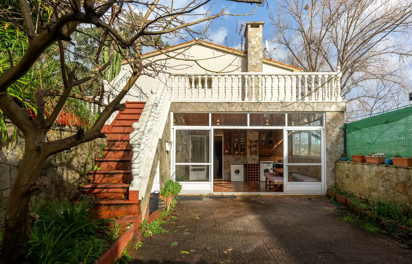 Vista exterior de Casa o xalet en venda en Oleiros amb Calefacció, Jardí privat i Parquet