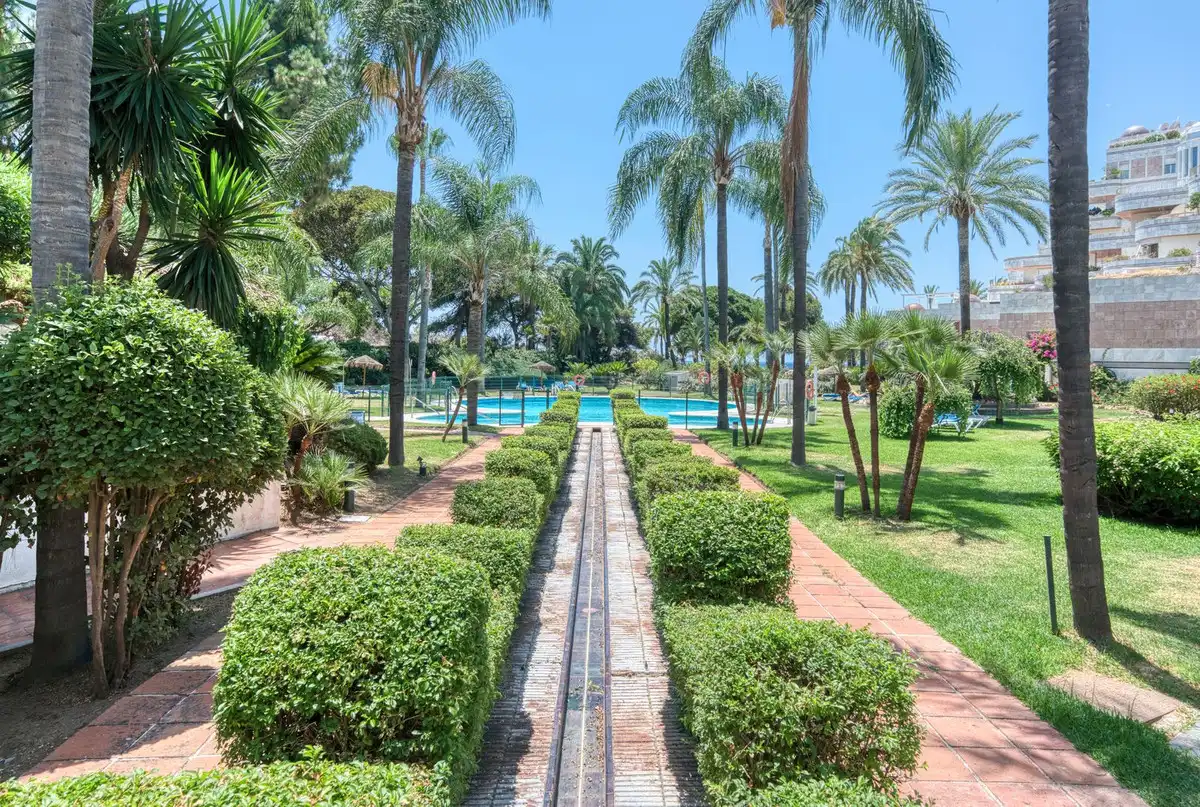 Jardí de Apartament en venda en Marbella amb Aire condicionat, Terrassa i Traster