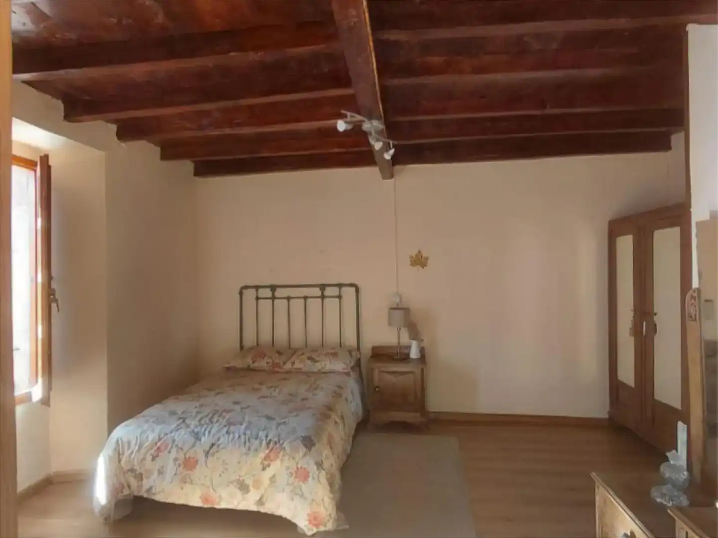 Dormitori de Casa adosada en venda en Valderredible amb Piscina i Balcó