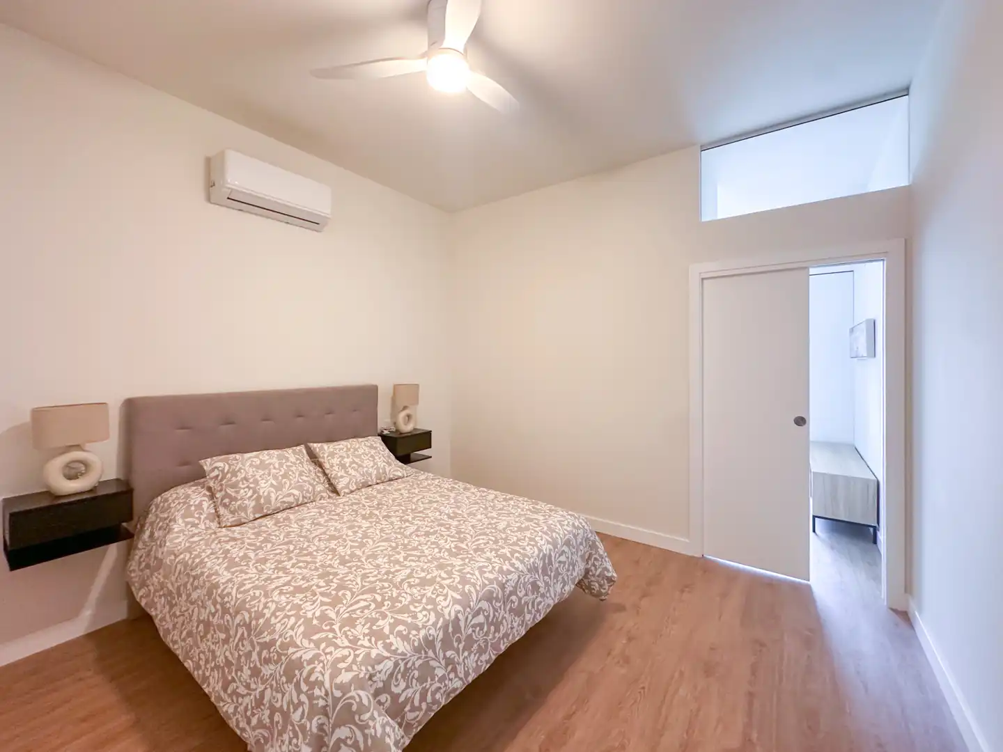 Bedroom of Flat for sale in Sevilla  with Air Conditioner, Furnished and Oven