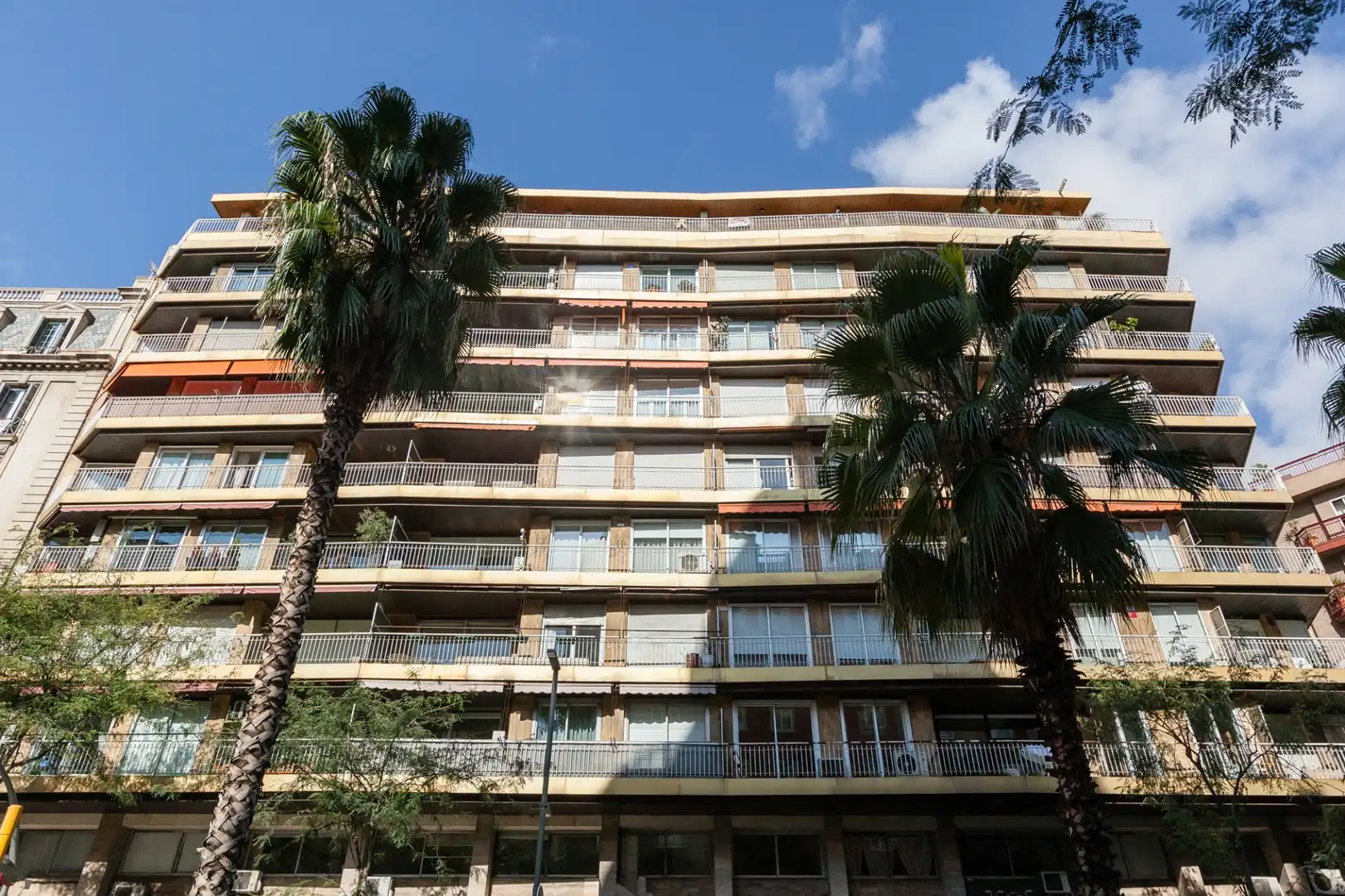 Exterior view of Flat for sale in Barcelona  with Terrace, Storage room and Furnished