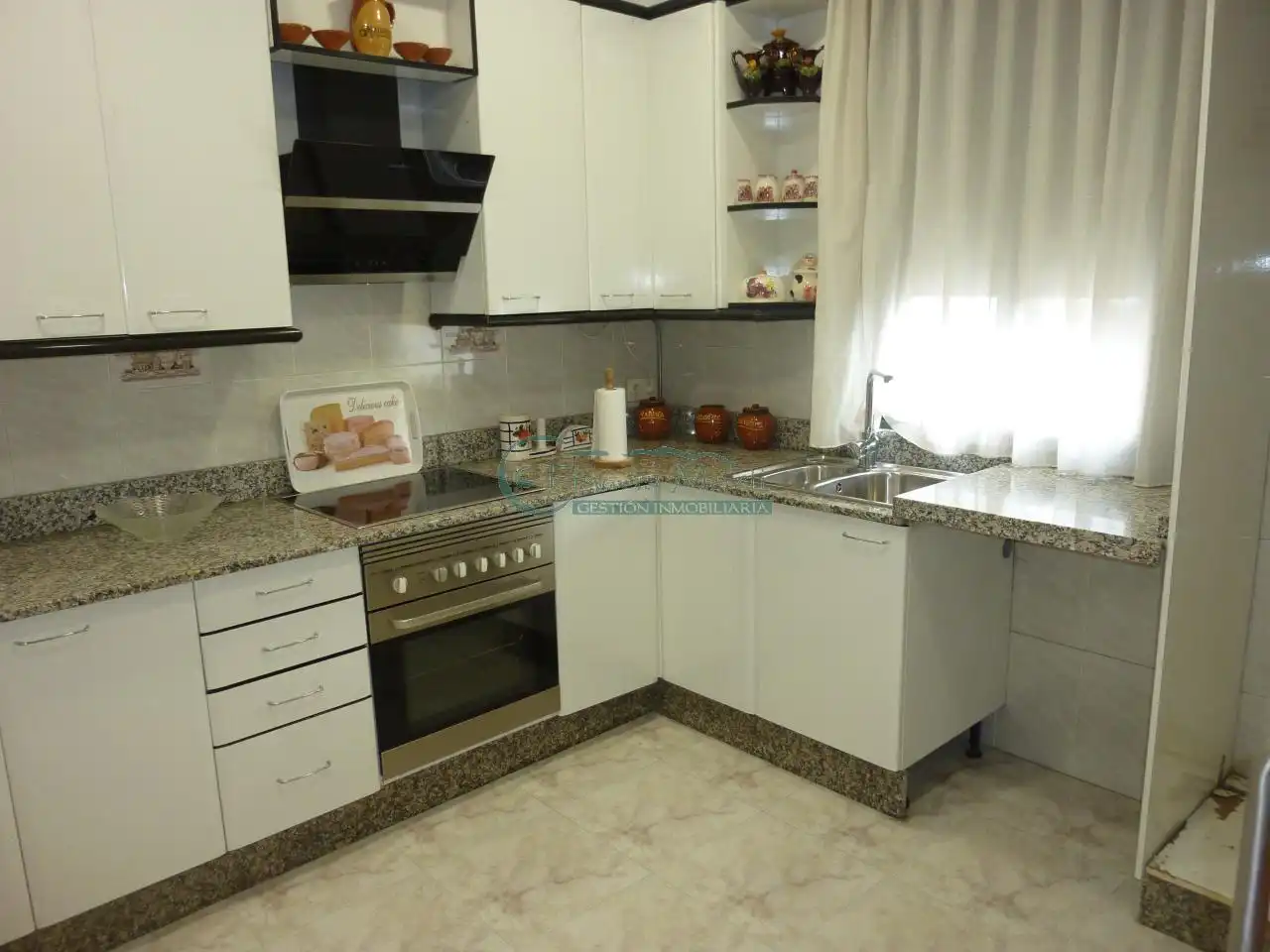 Cocina de Piso en venta en Vigo  con Calefacción y Balcón