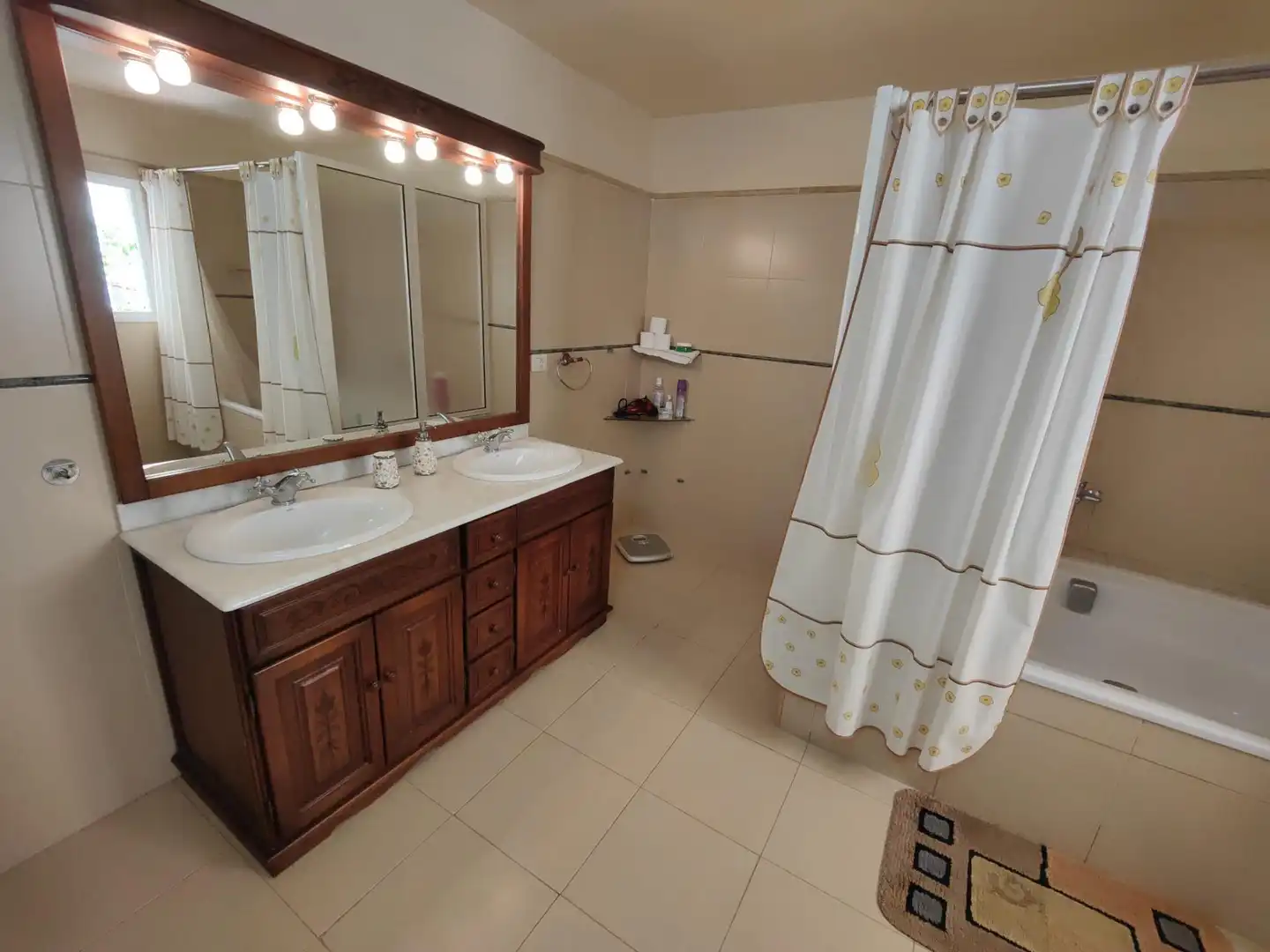 Badezimmer von Haus oder Chalet zum Verkauf in Adeje mit Privatgarten, Terrasse und Möbliert