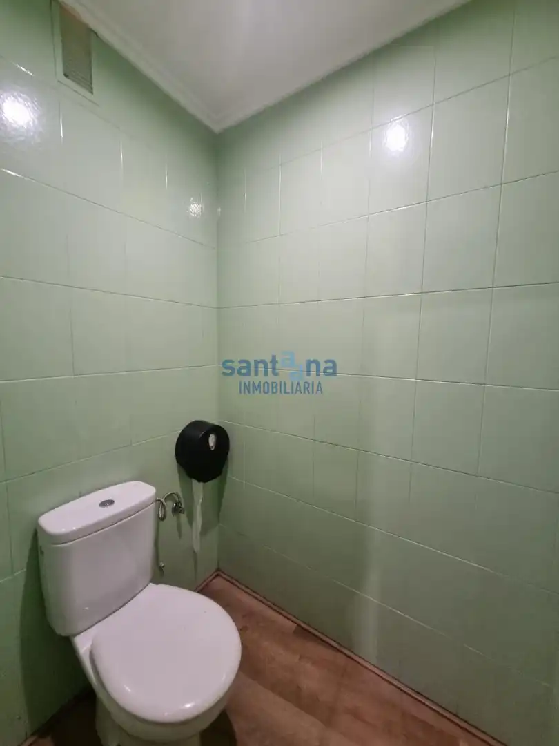 Baño de Local en venta en Hospital de Órbigo con Aire acondicionado y Amueblado