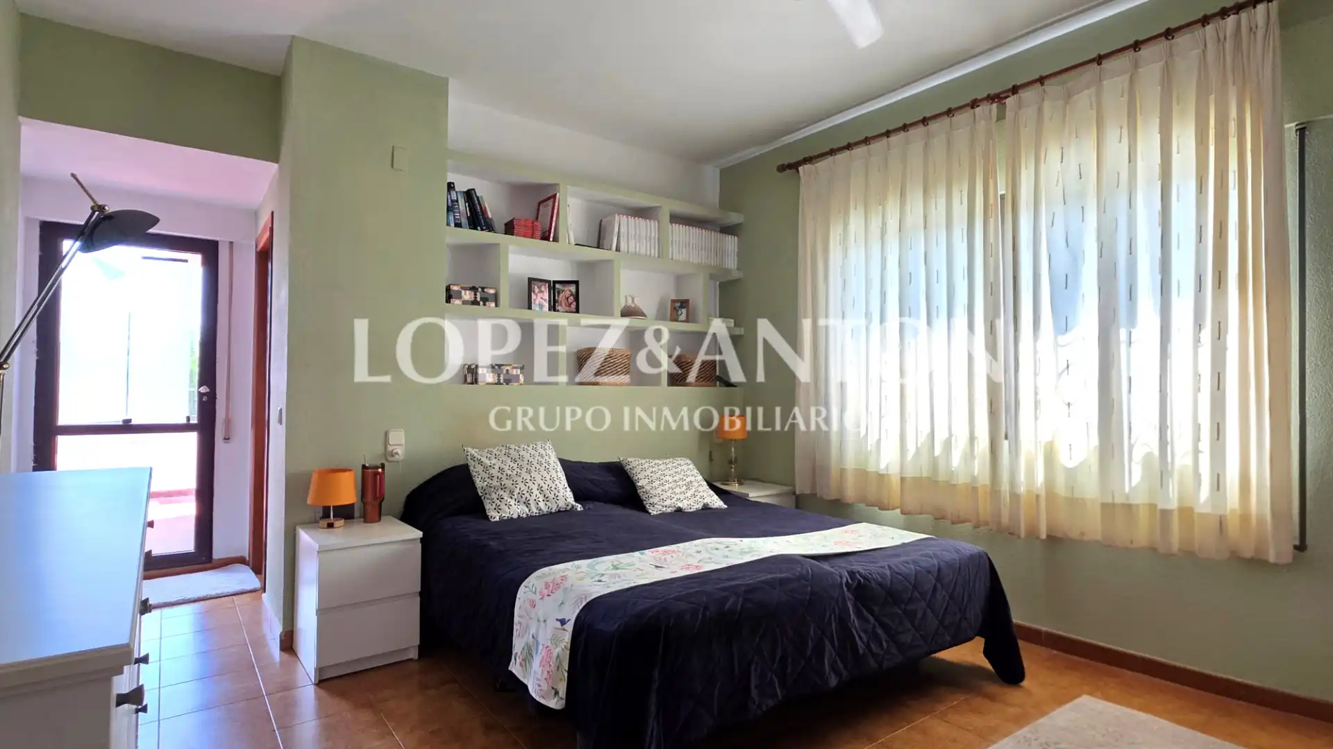 Habitación de Casa o chalet en venta en Paterna con Aire acondicionado, Jardín privado y Terraza