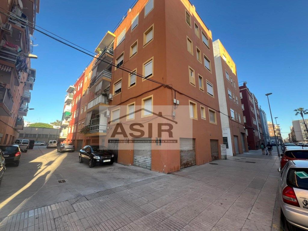 Vista exterior de Garatge en venda en Alzira