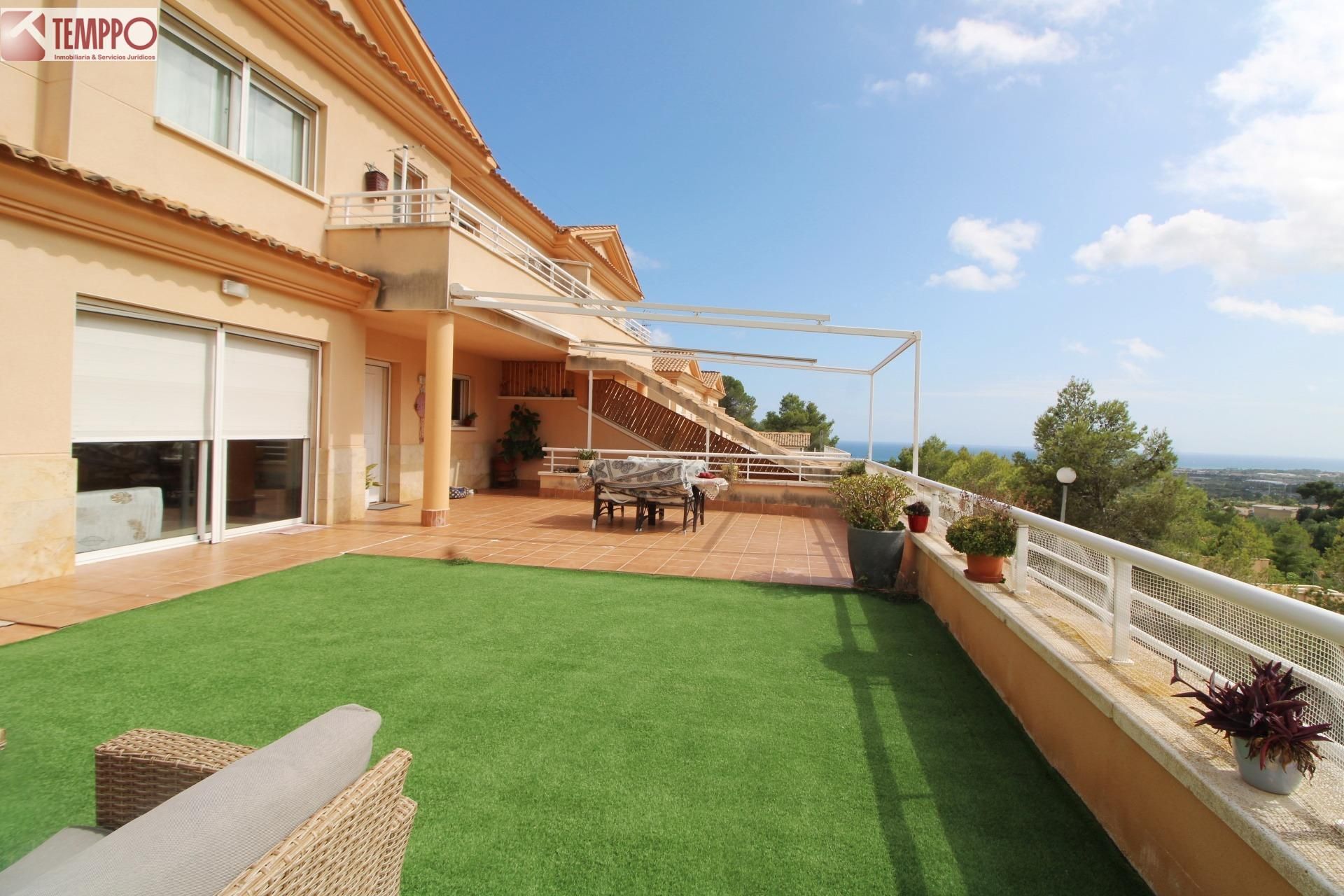 Terrassa de Casa adosada en venda en Roda de Berà amb Aire condicionat, Calefacció i Jardí privat