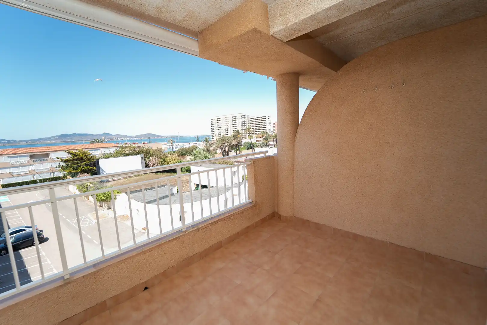 Piso en venta en Plaza Puerto Bello, Entremares