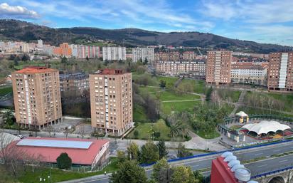 Vista exterior de Pis en venda en Bilbao  amb Calefacció, Terrassa i Traster