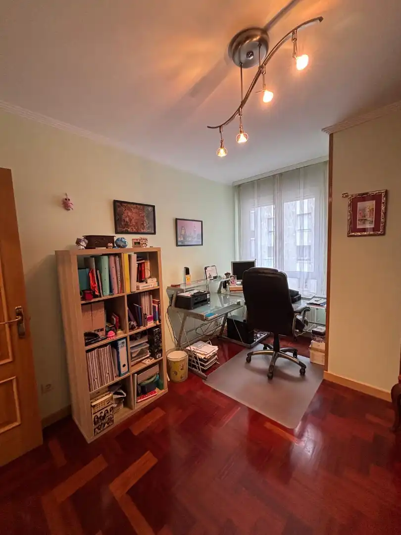 Piso en venta en Oviedo  con Calefacción, Parquet y Trastero