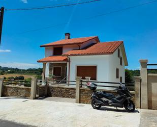 Vista exterior de Casa o xalet de lloguer en Oroso amb Calefacció, Jardí privat i Traster