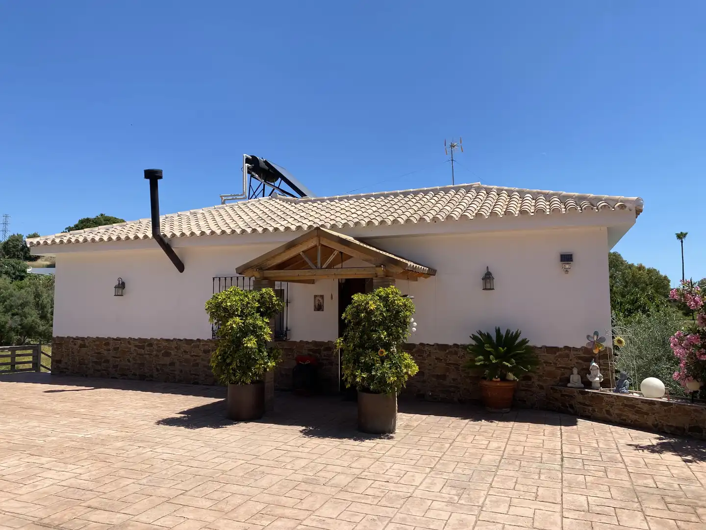 Exterior view of Country homes for sale in Estepona  with Air Conditioner, Private garden and Terrace