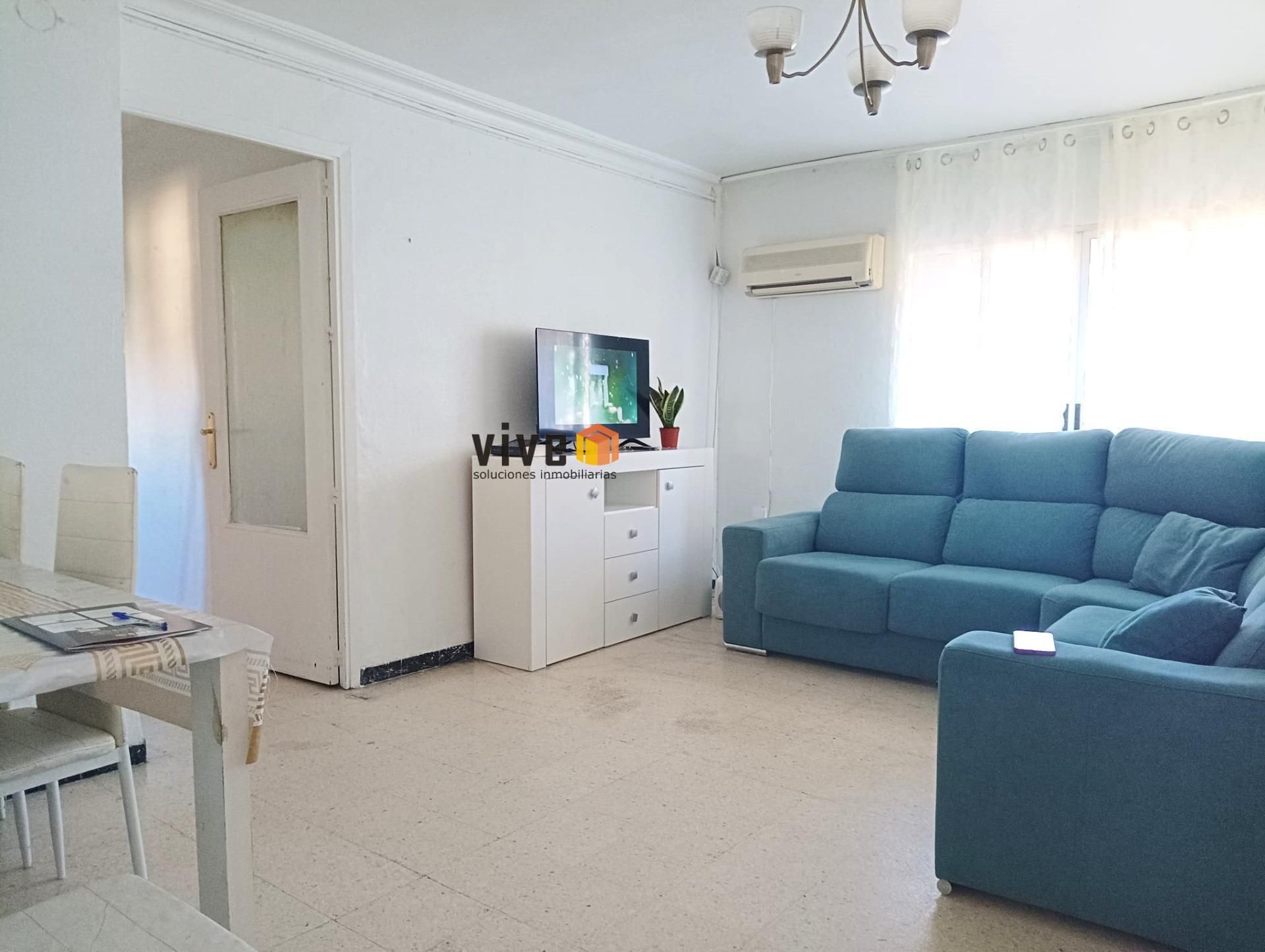 Living room of Flat for sale in  Sevilla Capital  with Air Conditioner and Balcony