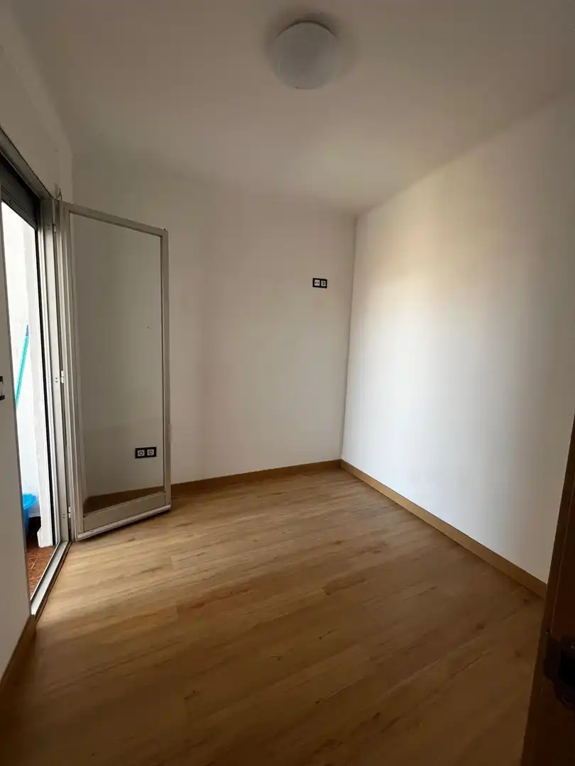 Bedroom of Flat for sale in Santa Bàrbara  with Private garden and Parquet flooring