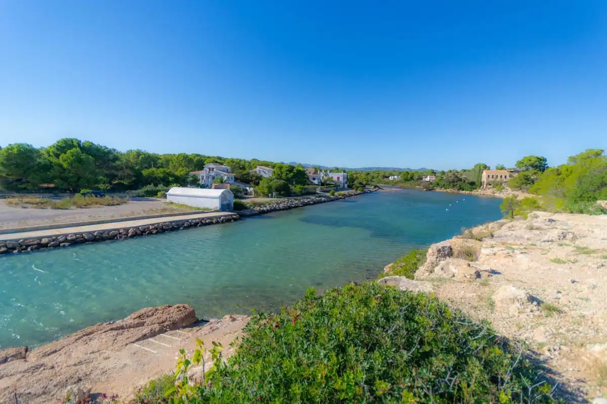 Vista exterior de Casa o xalet en venda en L'Ametlla de Mar  amb Aire condicionat, Calefacció i Jardí privat