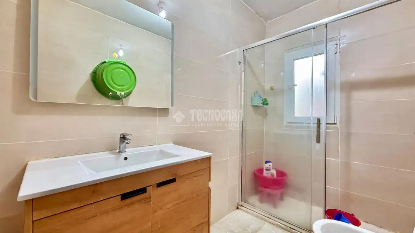 Baño de Piso en venta en Fuensalida con Aire acondicionado, Calefacción y Terraza