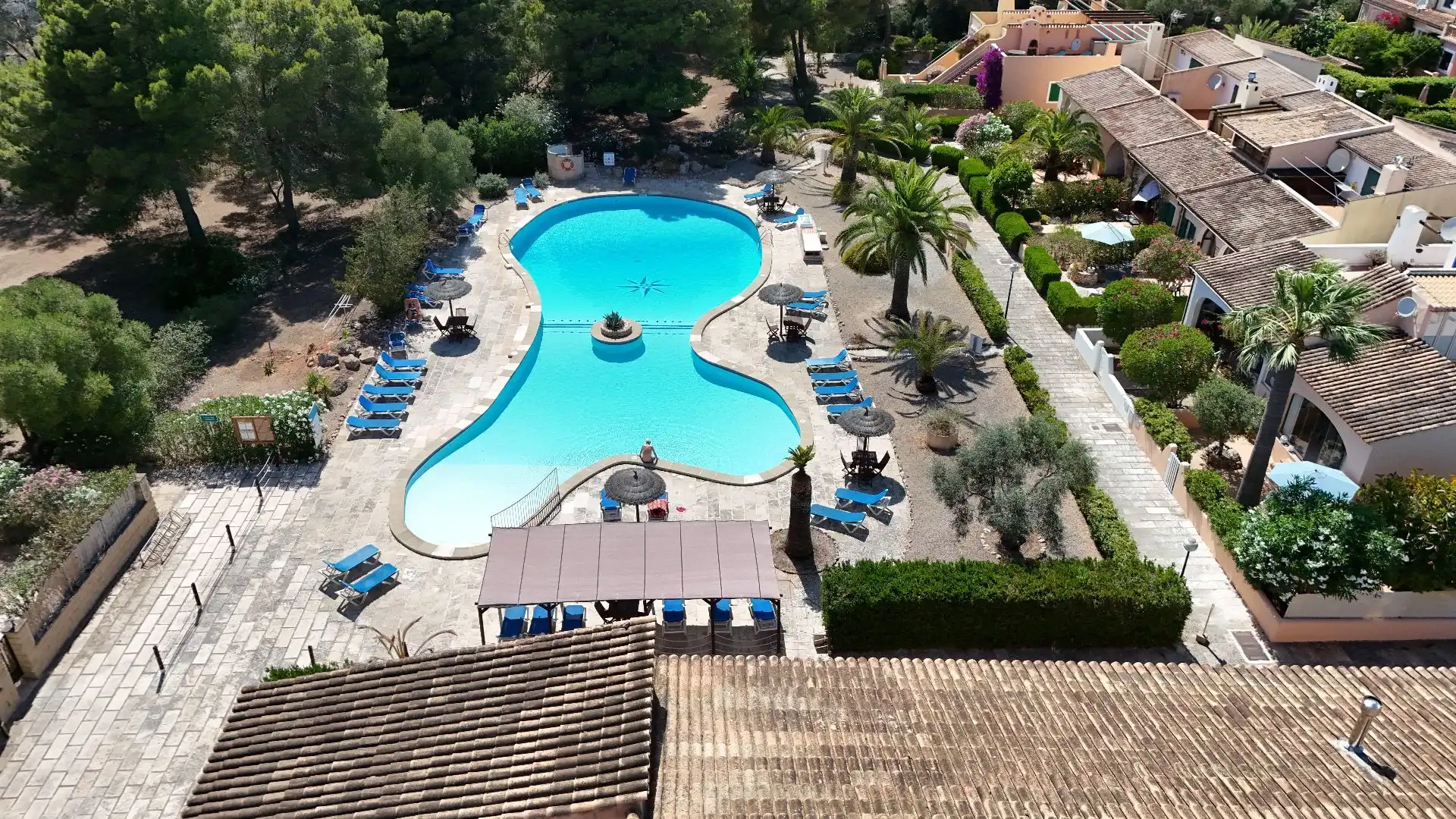 Piscina de Casa adosada de lloguer en Campos amb Aire condicionat, Calefacció i Jardí privat