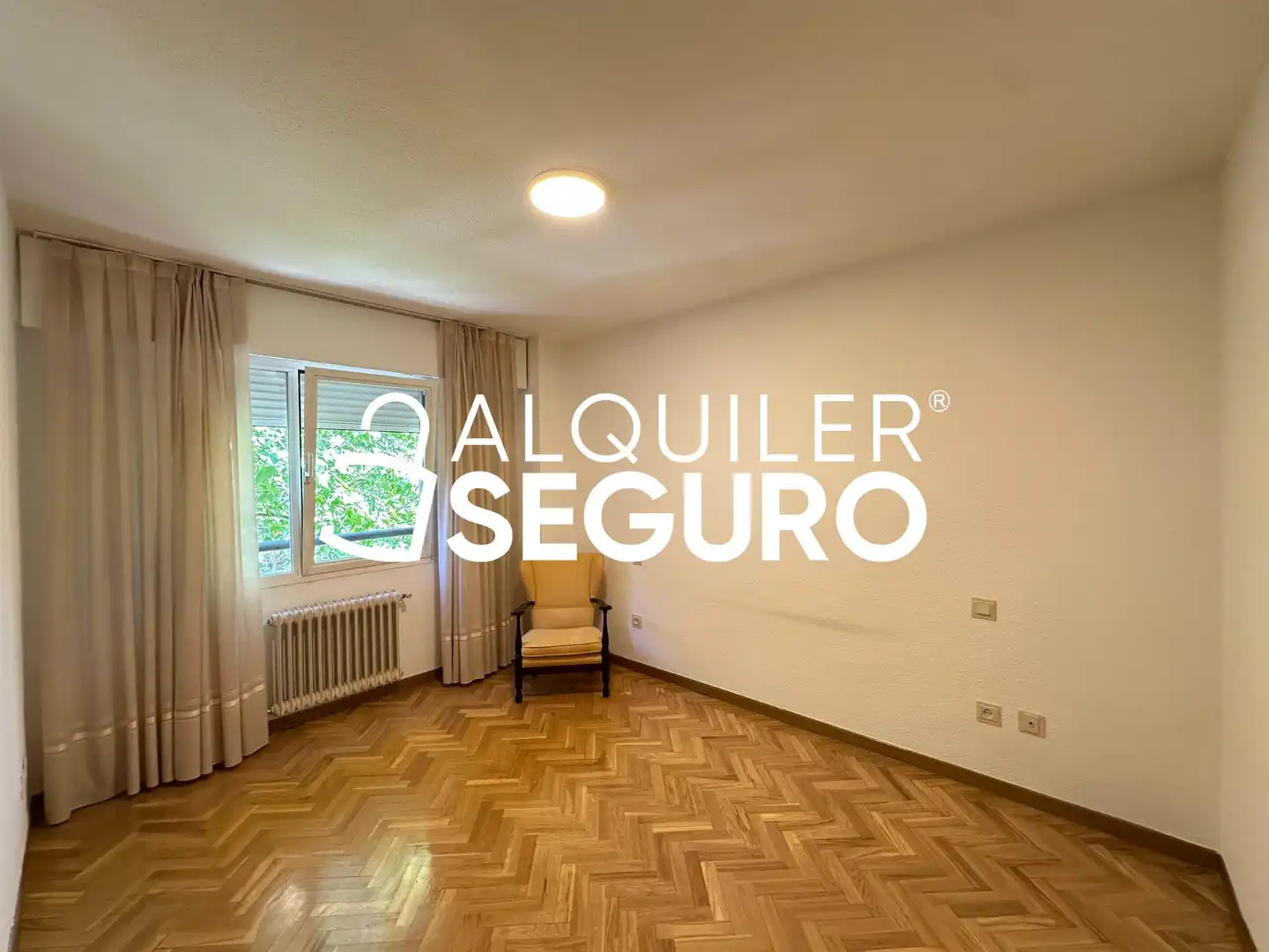 Schlafzimmer von Wohnung zur Miete in Madrid mit Heizung, Schwimmbad und Möbliert
