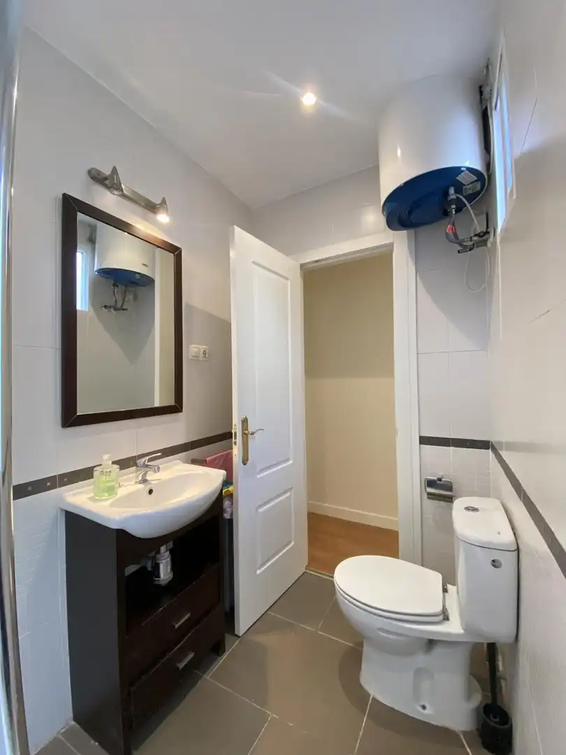 Baño de Piso de alquiler en Madrid con Aire acondicionado, Calefacción y Amueblado
