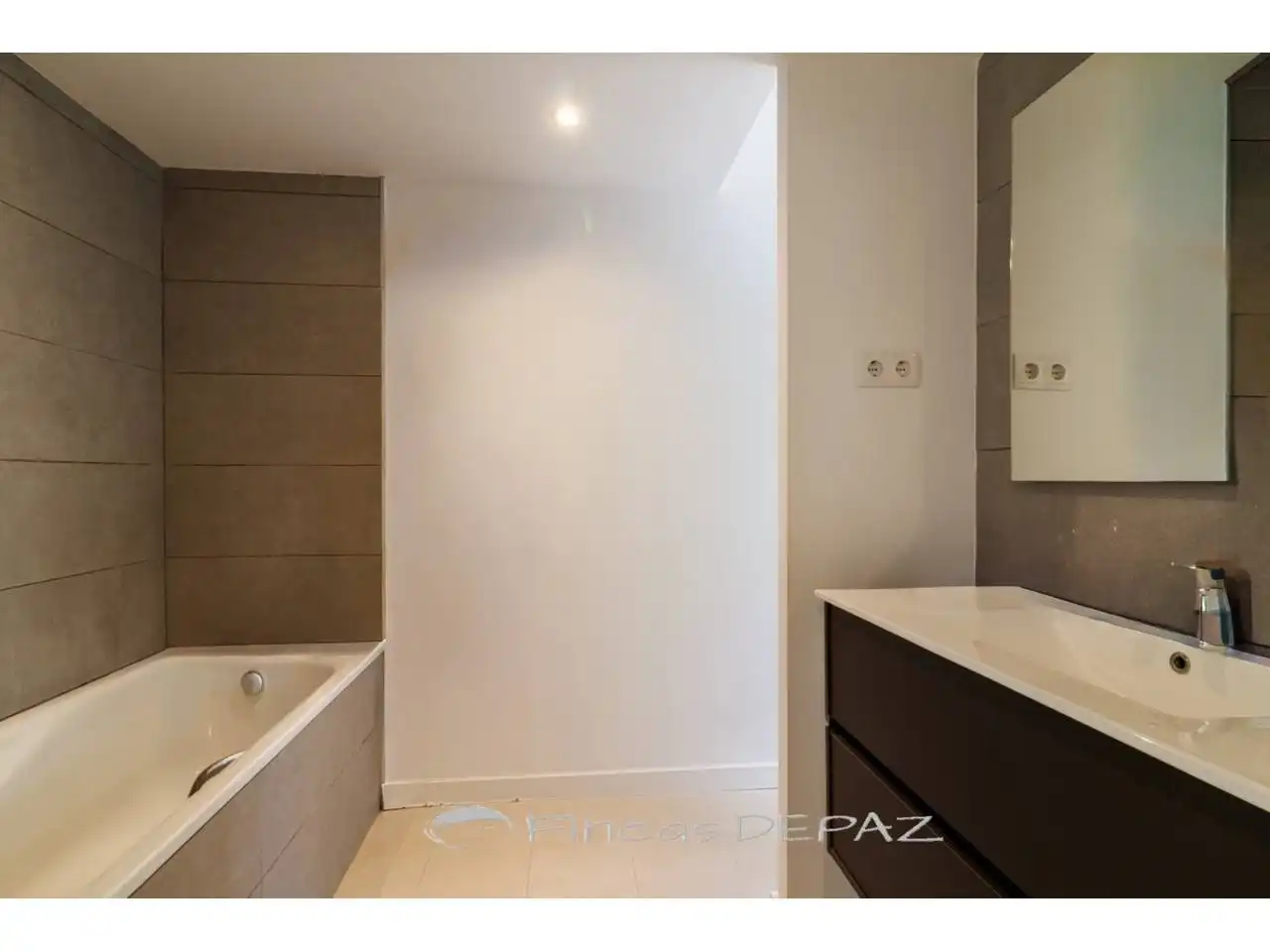 Bathroom of Houses for sale in Gavà  with Air Conditioner, Heating and Private garden