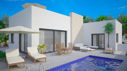 Villa en Benijófar en una sola planta con piscina y jardín