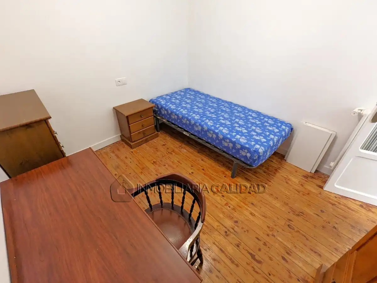 Habitación de Piso de alquiler en Burgos con Calefacción y Amueblado
