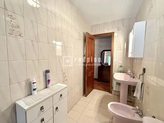 Baño de Piso en venta en Madrid con Jardín privado, Parquet y Piscina