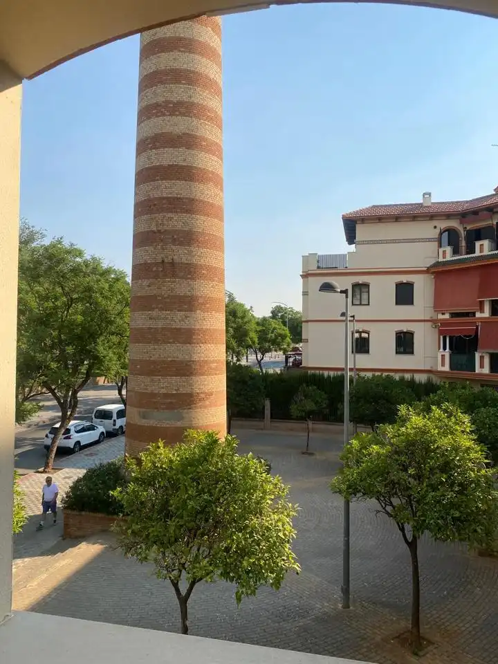Vista exterior de Pis de lloguer en Dos Hermanas amb Aire condicionat, Terrassa i Moblat