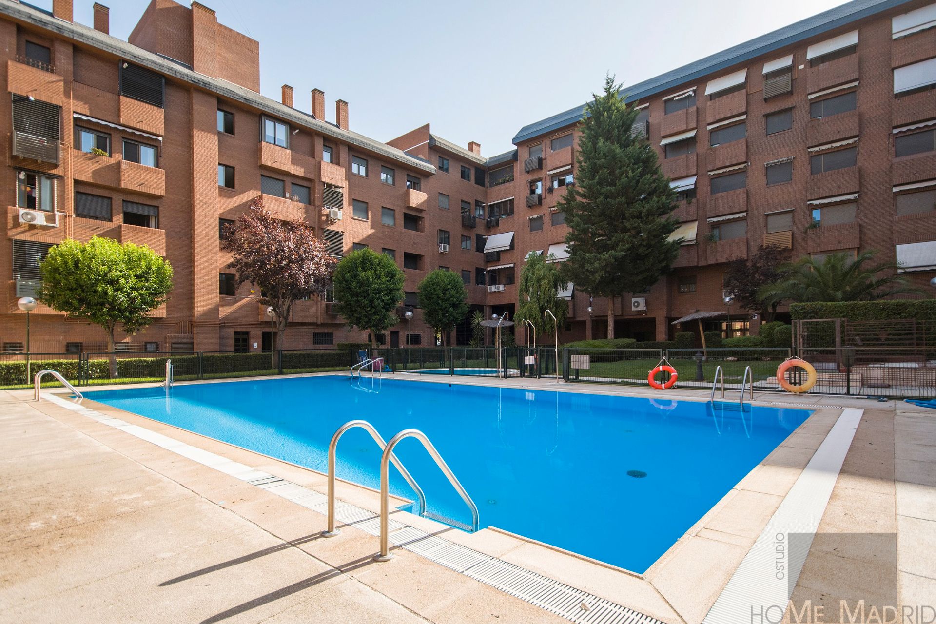 Piscina de Piso en venta en  Madrid Capital con Calefacción, Parquet y Trastero