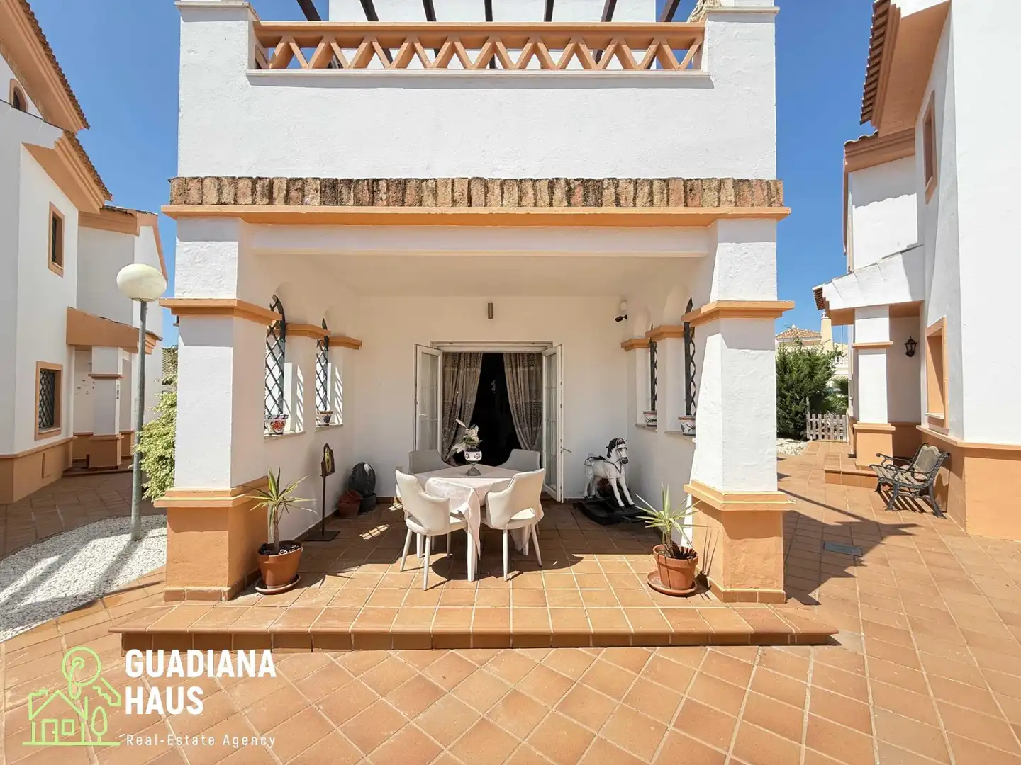 Vista exterior de Casa adosada en venda en Ayamonte amb Aire condicionat, Calefacció i Jardí privat