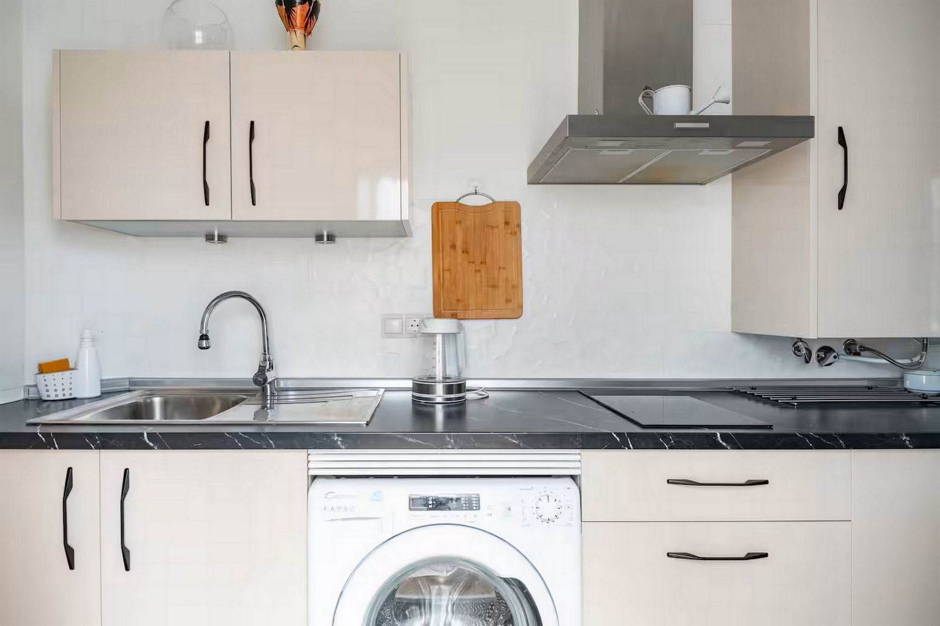Cocina de Apartamento de alquiler en  Cádiz Capital con Aire acondicionado, Calefacción y Jardín privado