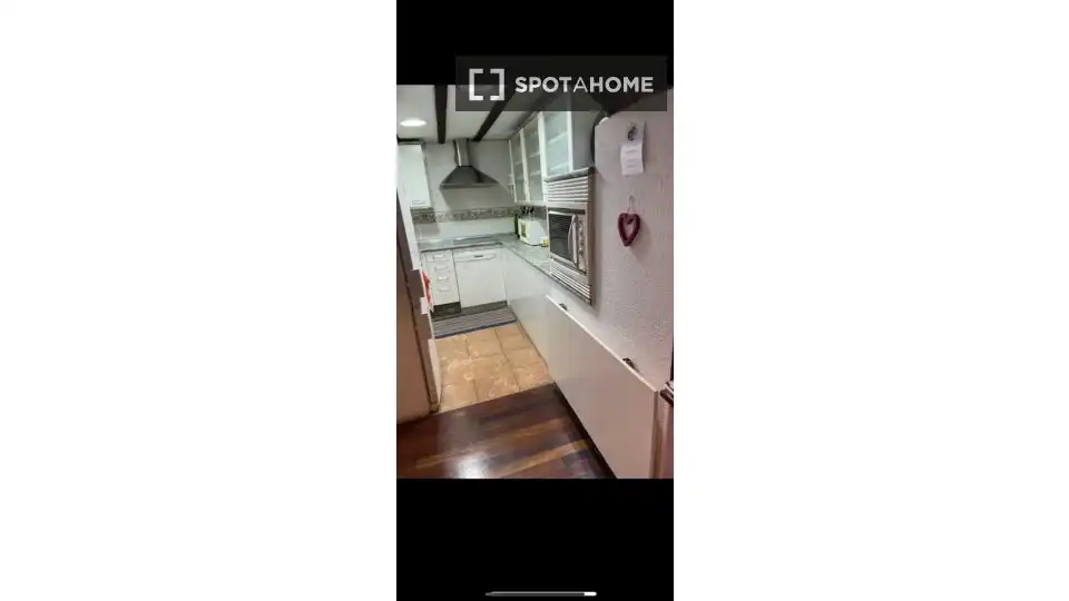 Cocina de Apartamento para compartir en Bilbao  con Aire acondicionado, Terraza y Amueblado