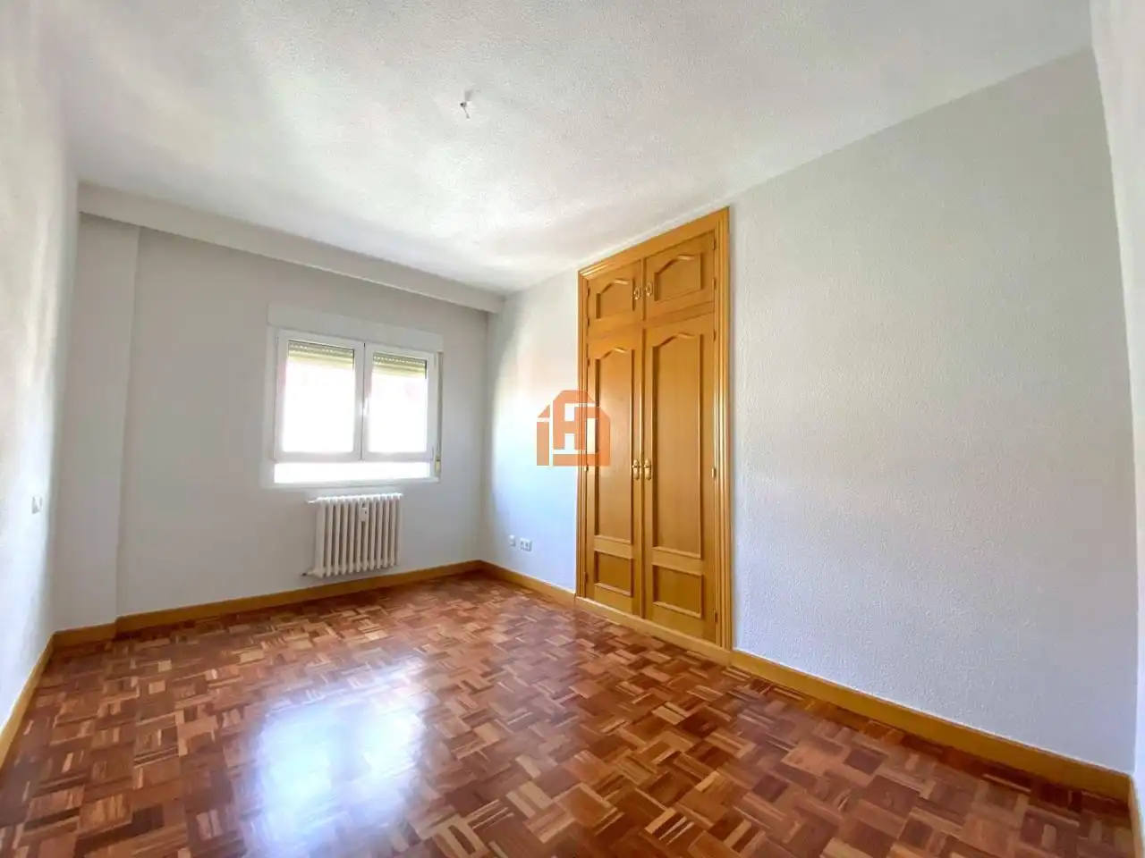 Habitación de Piso en venta en León Capital  con Calefacción, Parquet y Terraza