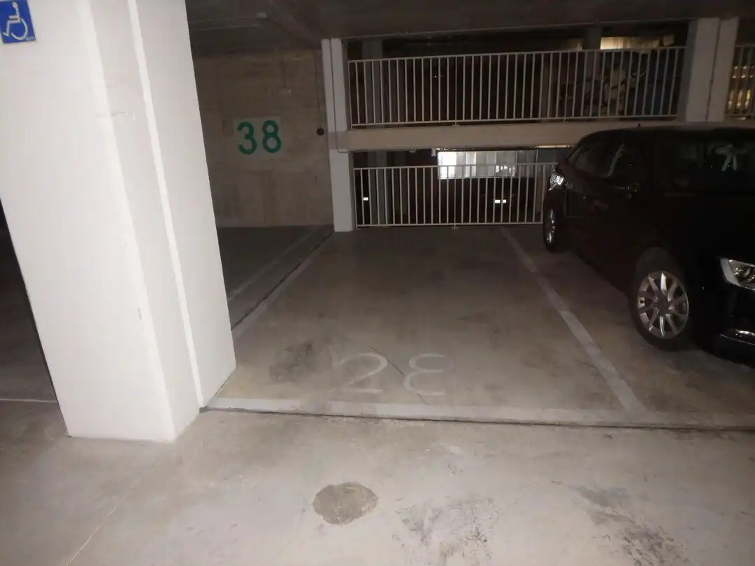 Garage for rent in Lezkairu