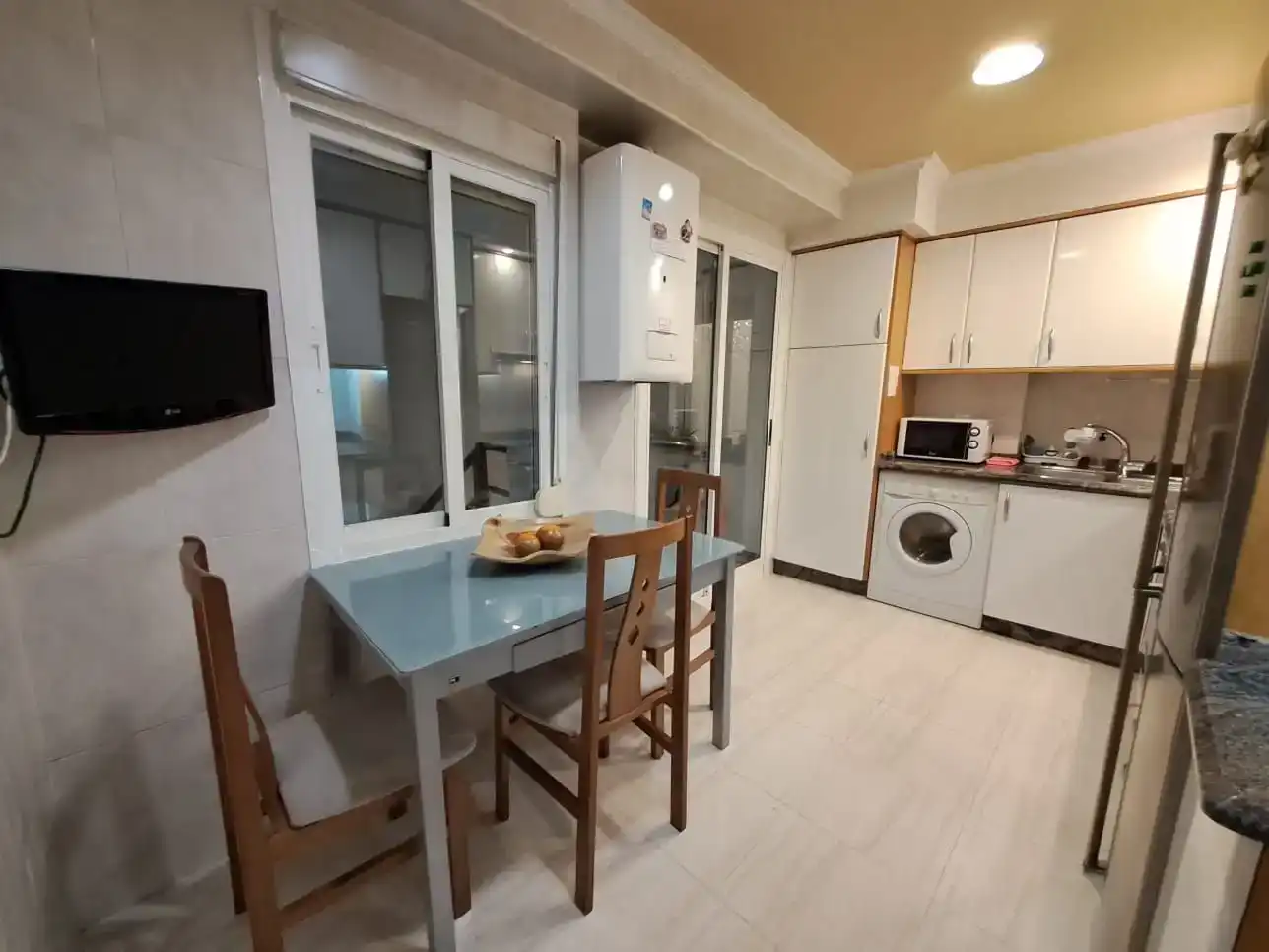 Kitchen of Flat for rent in Ourense Capital   with Air Conditioner