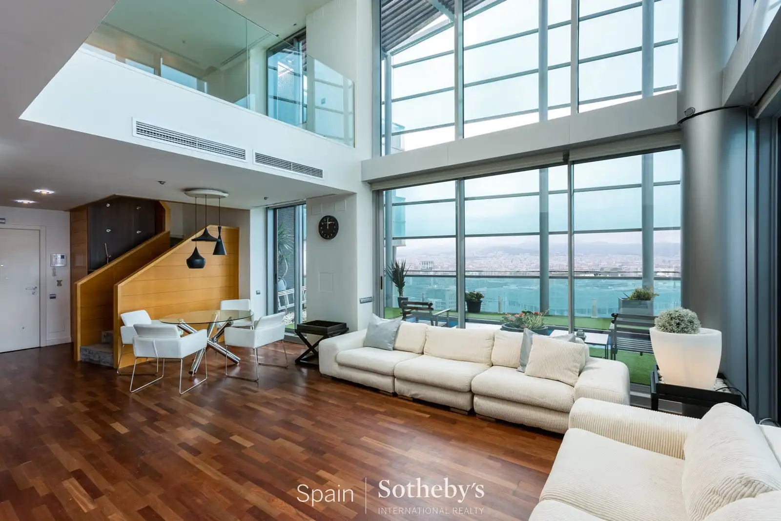 Sala de estar de Ático en venta en Barcelona con Aire acondicionado, Calefacción y Trastero