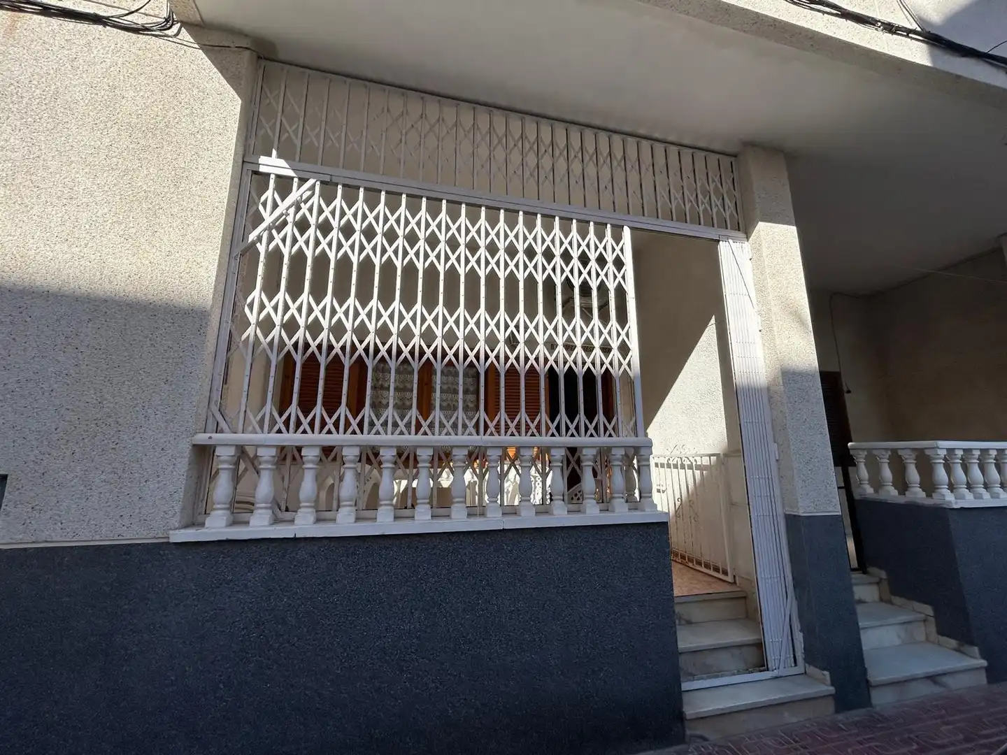 Vista exterior de Apartament en venda en Torrevieja amb Aire condicionat, Terrassa i Moblat