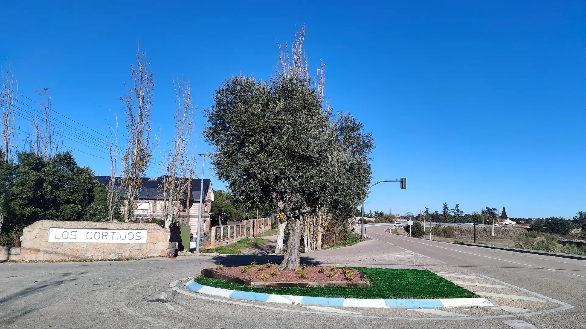 Vista exterior de Casa o xalet en venda en Sevilla la Nueva amb Calefacció, Jardí privat i Terrassa