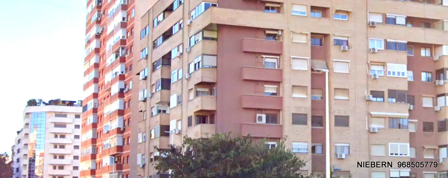 Appartamento con terrazza in affitto a Calle Doctor Luis Calandre 18, imagen 13