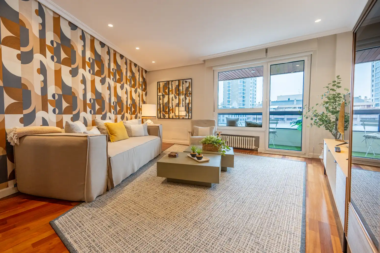 Living room of Flat for sale in Oviedo   with Heating, Parquet flooring and Terrace