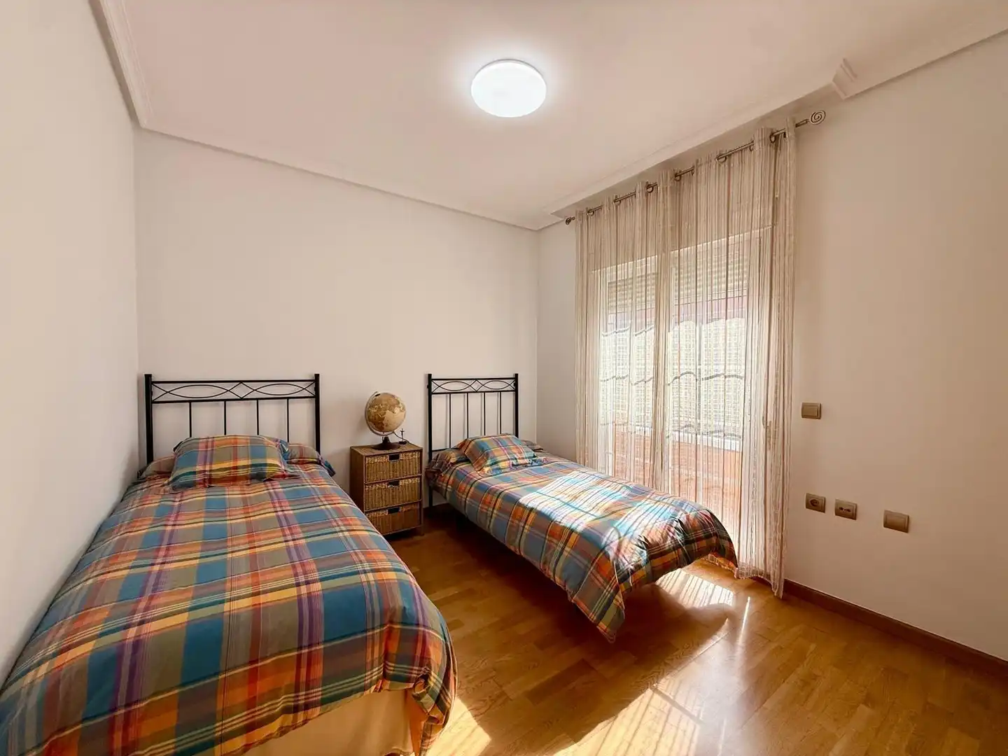 Habitación de Casa adosada en venta en Almería con Aire acondicionado, Jardín privado y Terraza