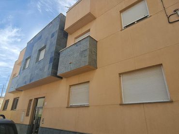 Baixos en venda a Calle Rumanía 16