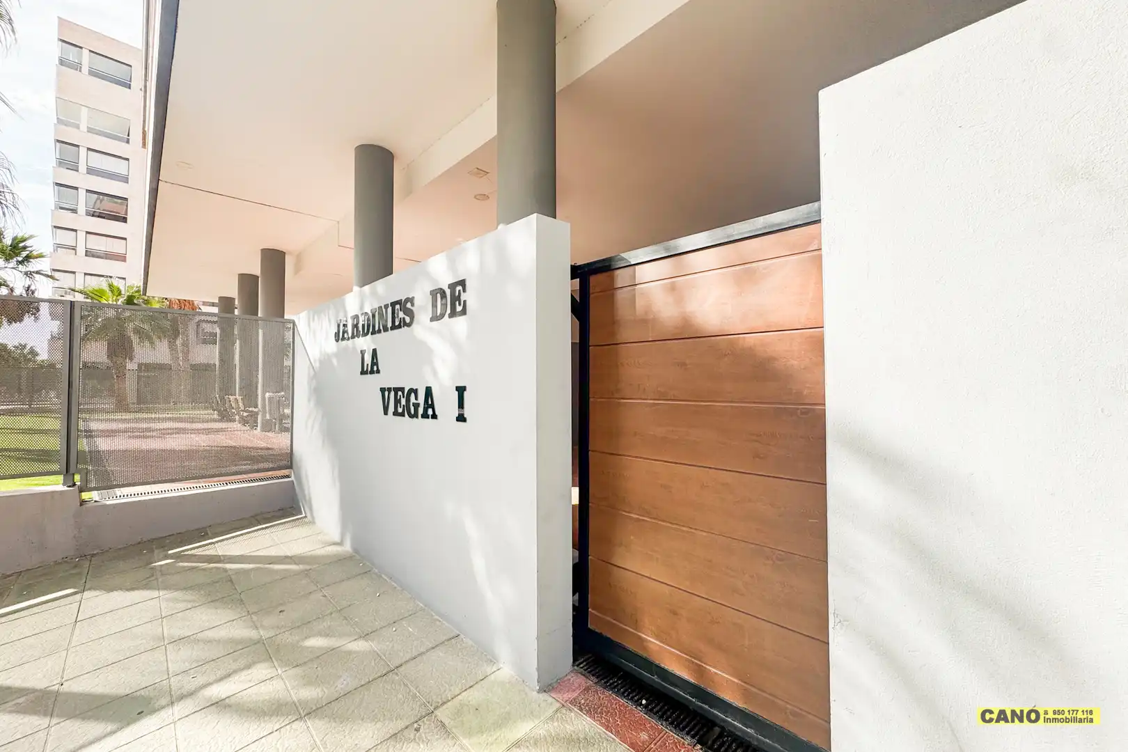 Vista exterior de Piso en venta en Almería con Aire acondicionado, Calefacción y Terraza