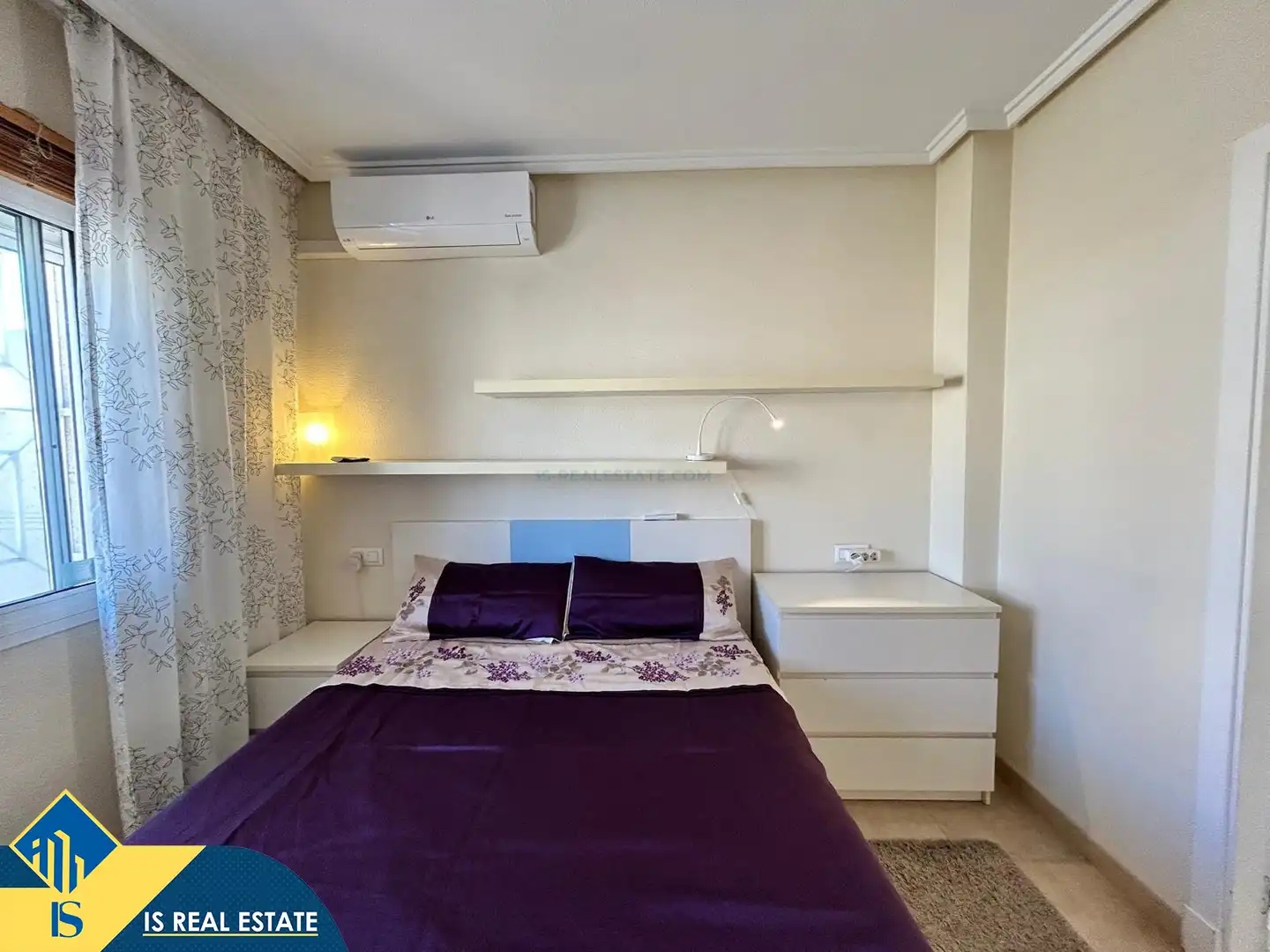 Dormitori de Casa adosada de lloguer en Torrevieja amb Aire condicionat, Calefacció i Jardí privat